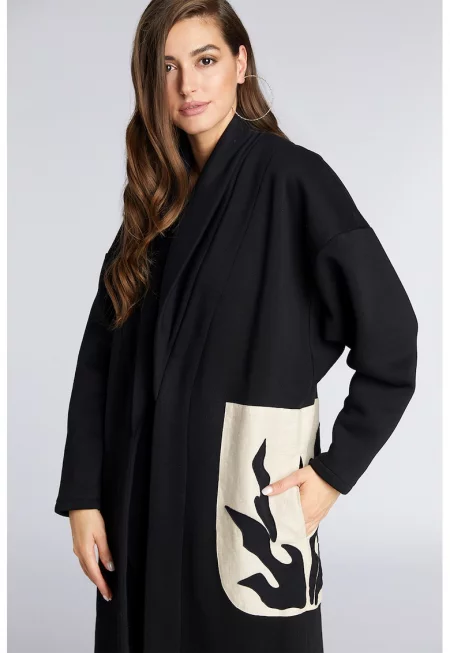 Палто с широки ревери и контрасти