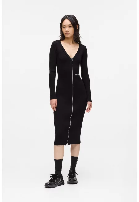 Прилепнала фино плетена рокля