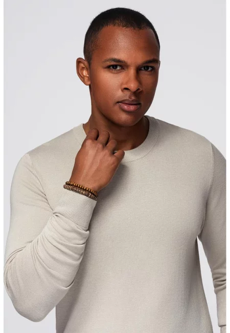 Пуловер с овално деколте