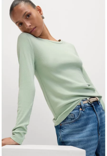 Рипсена блуза с овално деколте