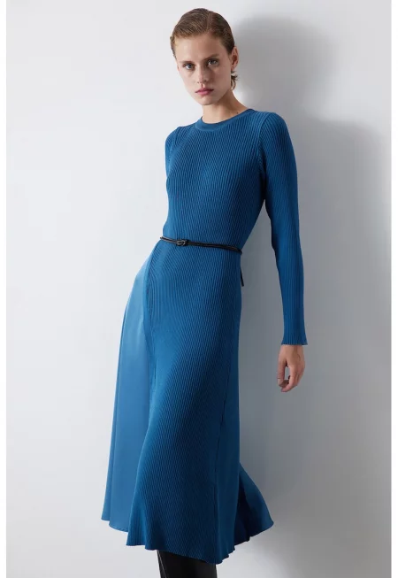 Рипсена рокля с дълги ръкави