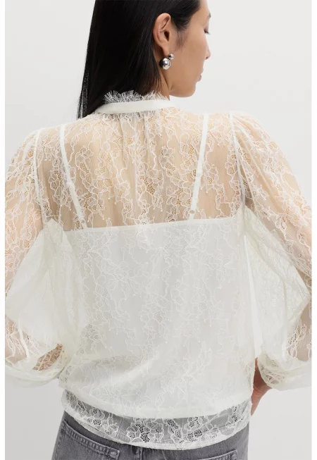 Риза с дантела
