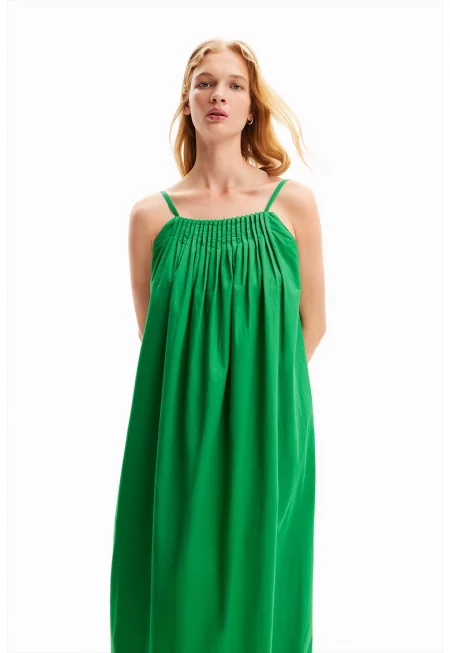 Рокля без ръкави със свободна кройка