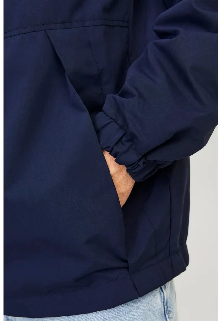 Яке с качулка и джобове встрани