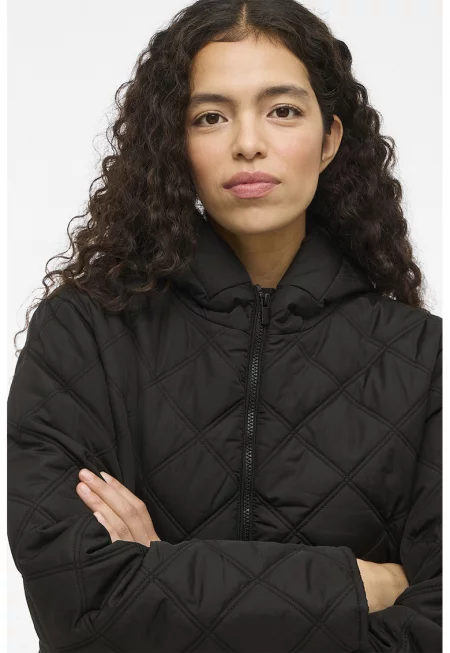 Зимно капитонирано яке с качулка