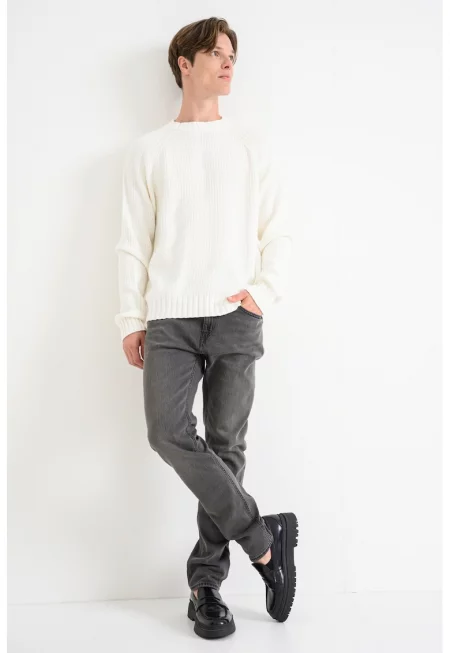 Едноцветен плетен пуловер