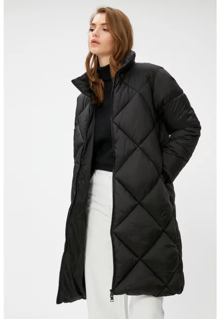 Капитонирано зимно яке с висока яка