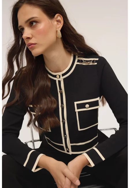 Къс пуловер с копчета - Черен/Бежов