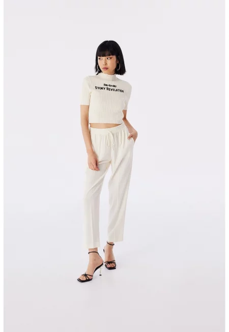 Къс пуловер с надпис