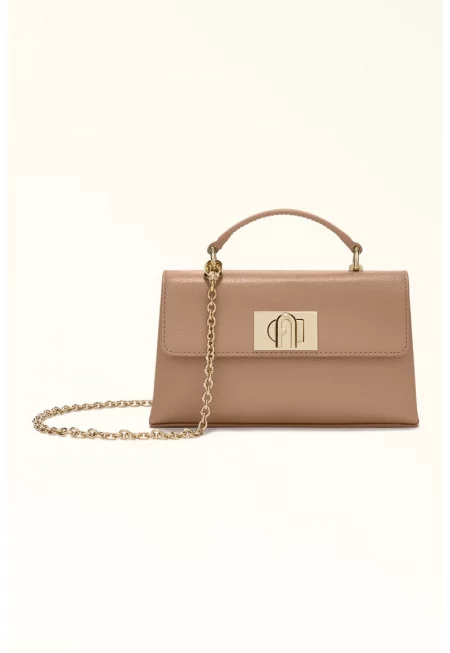 Кожена чанта през рамо с капаче и презрамка с верижка