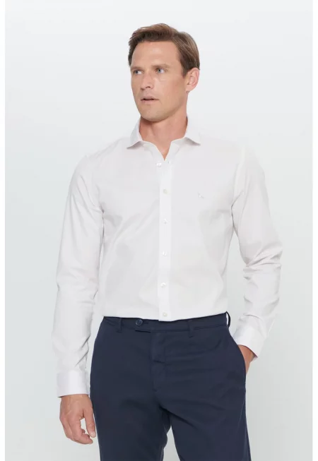 Памучна риза с остра яка