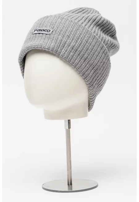 Плетена шапка с вълна