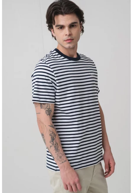 Раирана тениска с овално деколте