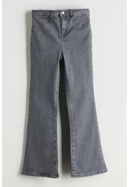 Разкроени дънки със средна талия