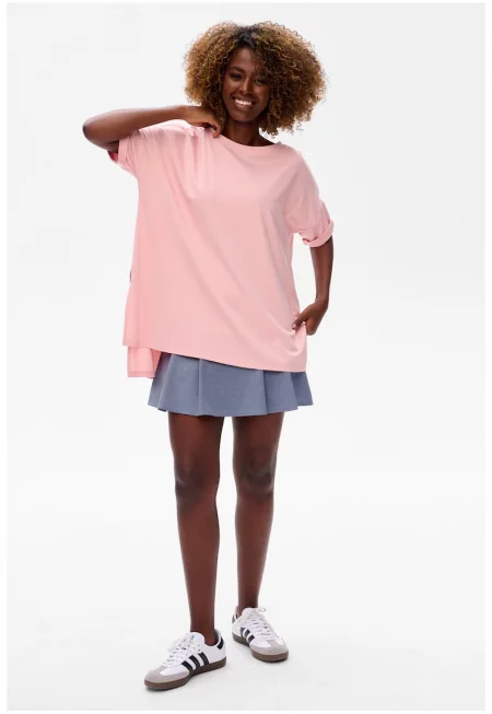 Широка блуза с кръгло деколте