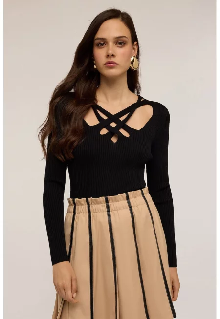 Слим блуза с рипс и кръстосано деколте