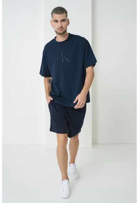 Тениска с овално деколте и лого