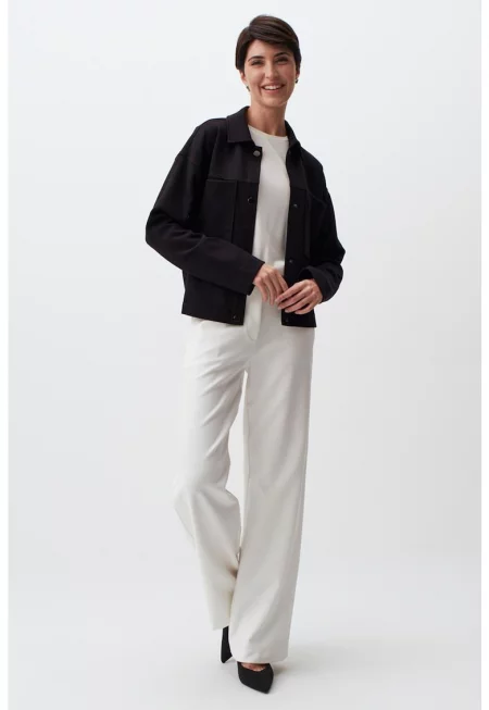 Яке с джобове на гърдите и капси