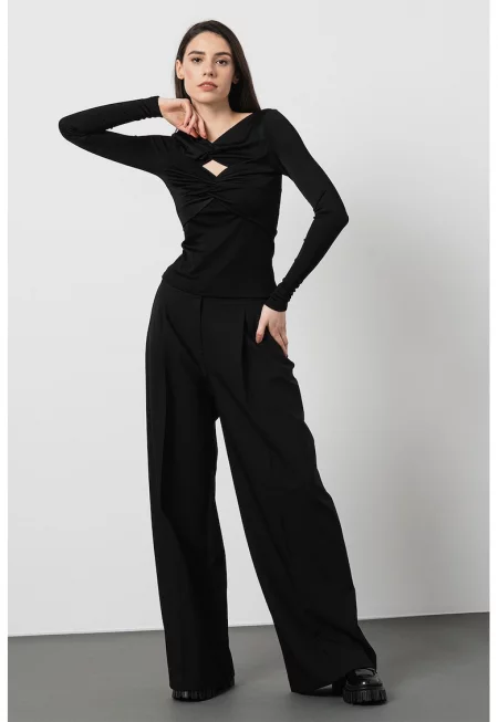 Блуза с усукани детайли - Черен