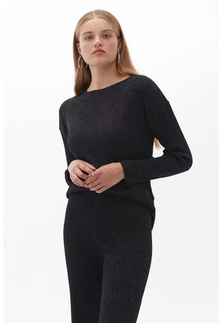 Бляскав пуловер с паднали ръкави - Черен