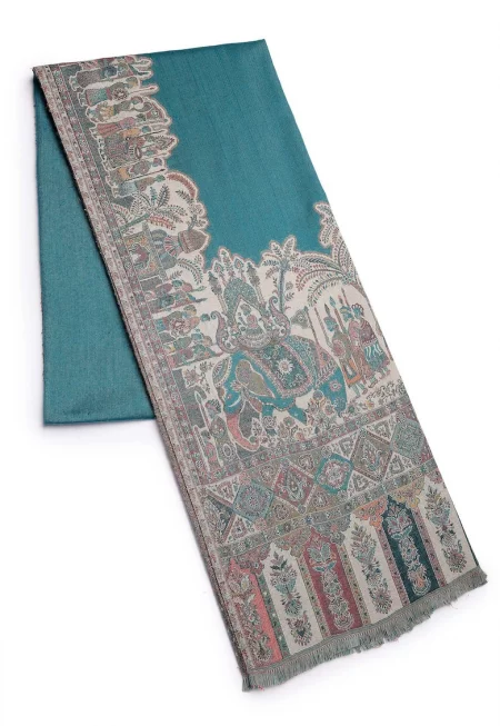 Десениран шал с незавършен подгъв