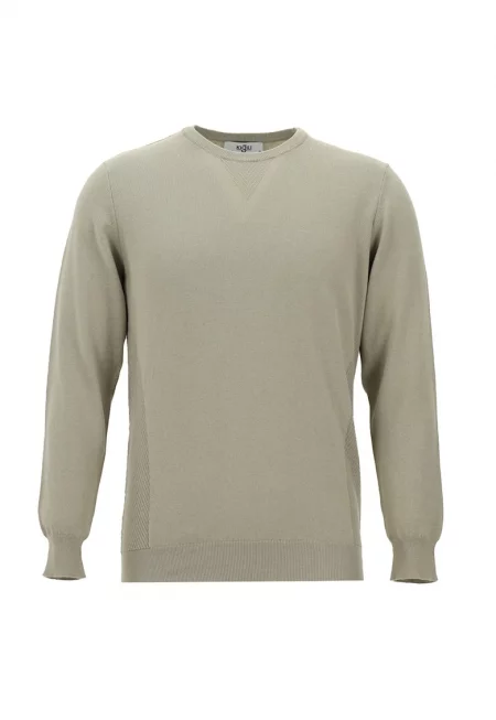 Фино плетен пуловер с овално деколте