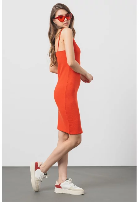 Прилепнала рокля - Аленочервен