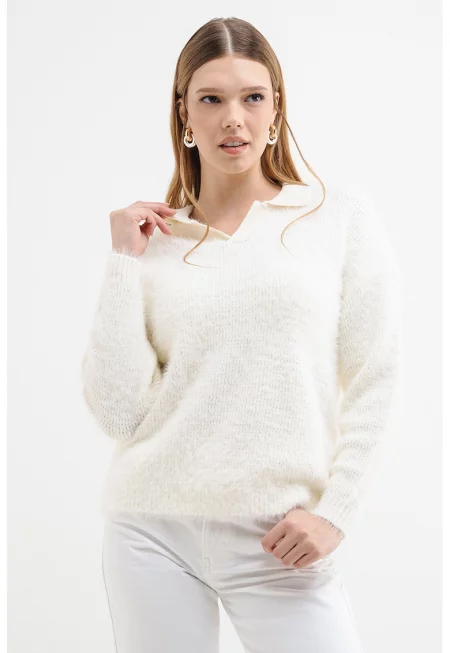 Пухкав пуловер с класическа яка