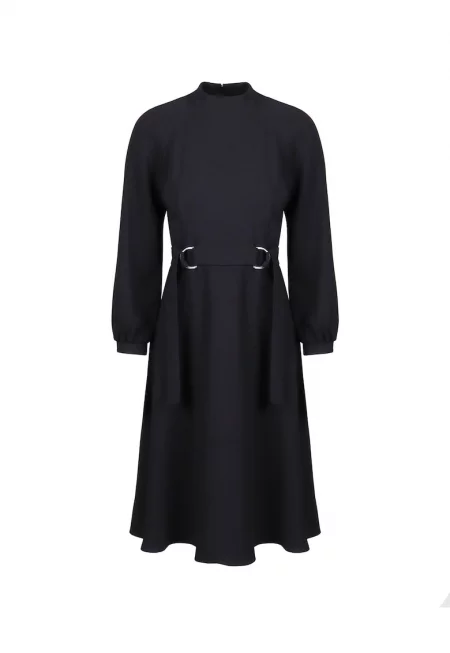 Разкроена рокля с дълъг ръкав