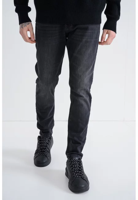 Слим дънки със захабен ефект