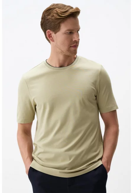 Тениска с овално деколте