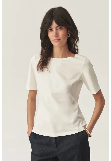 Тениска с овално деколте