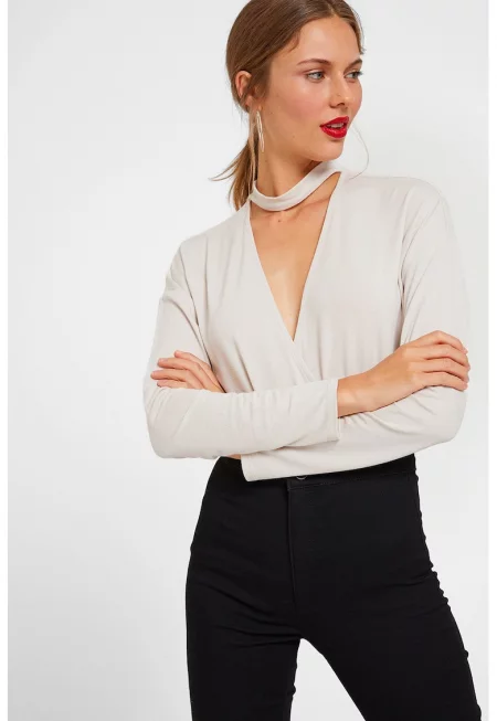 Застъпена блуза с отвори
