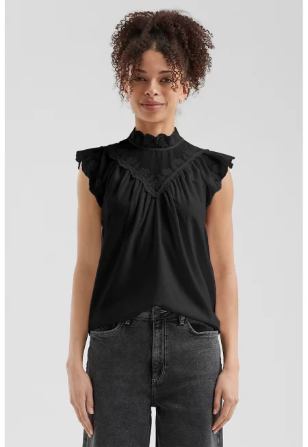 Блуза с бродерии