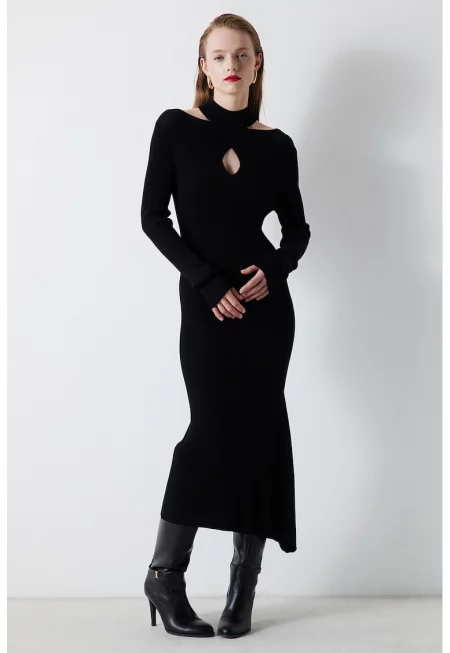 Дълга рокля с отвори - Черен