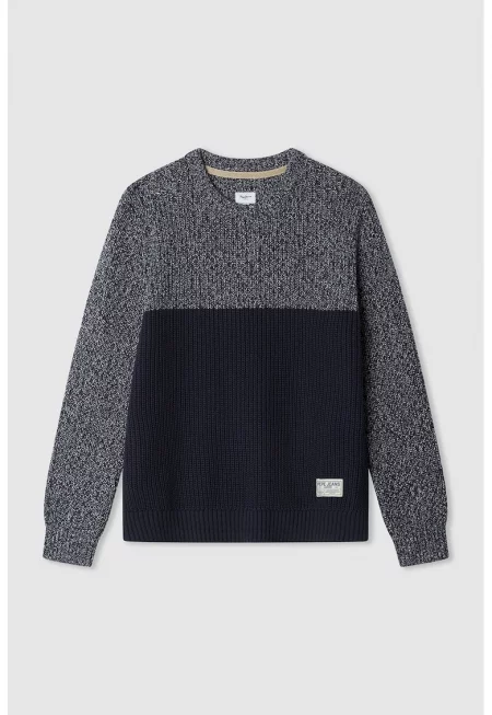 Двуцветен пуловер