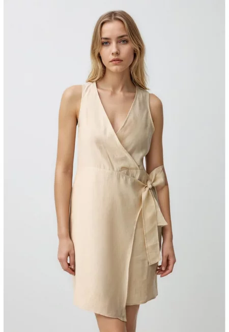 Къса рокля със застъпен дизайн - Светло бежово