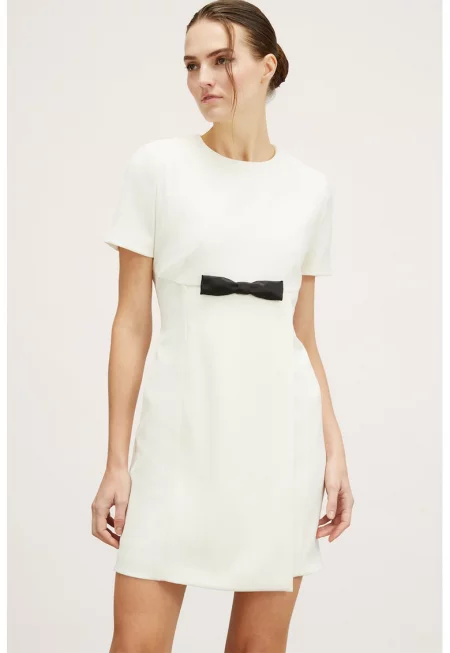 Къса рокля-тениска с панделка - Бял/Черен