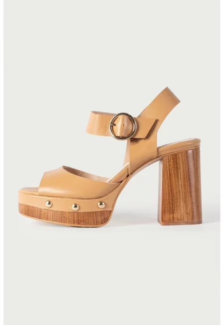 Кожени сандали с масивен ток - Бежов