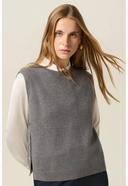 Плетен елек от вълна и кашмир с овално деколте