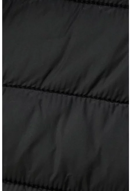 Подплатено зимно яке с качулка и капитониран дизайн