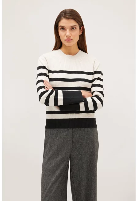 Раиран пуловер с овално деколте - Бял/Черен
