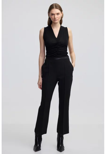 Стандартен панталон капри - Черен