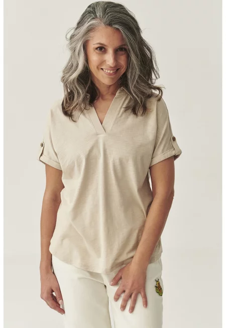 Тениска с шпиц и яка - Бежов