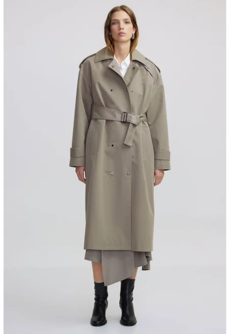 Уголемено дълго палто