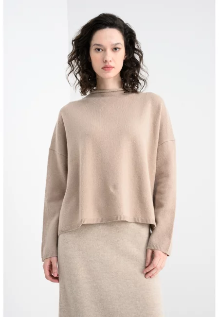 Вълнен пуловер с паднали ръкави - Бежов
