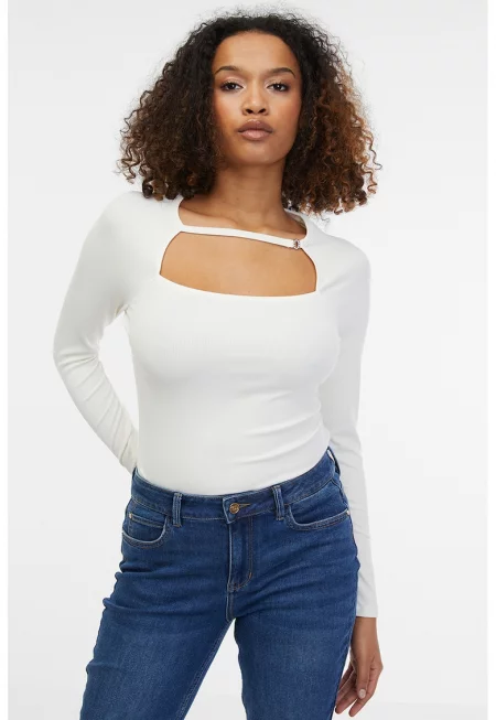 Блуза с отвор