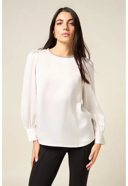 Блуза с овално деколте