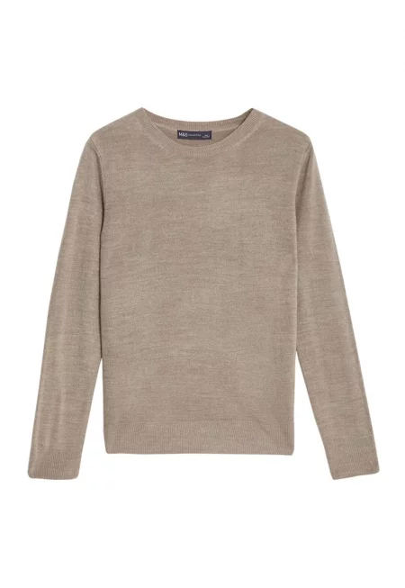 Фино плетен пуловер с овално деколте