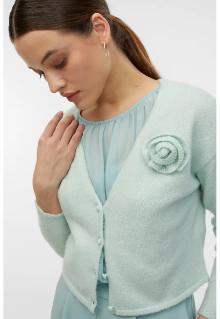 Къса жилетка с флорална апликация